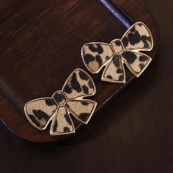 Leopard Print Bow Earrings - Picture 1 of 3